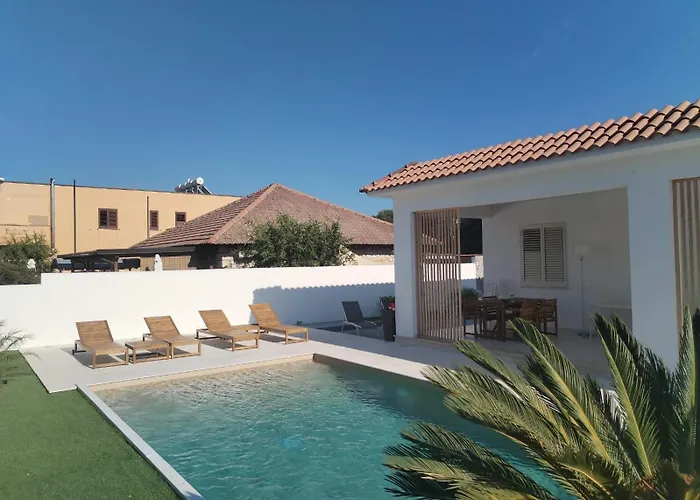 Marina Di Calatubo Villa *